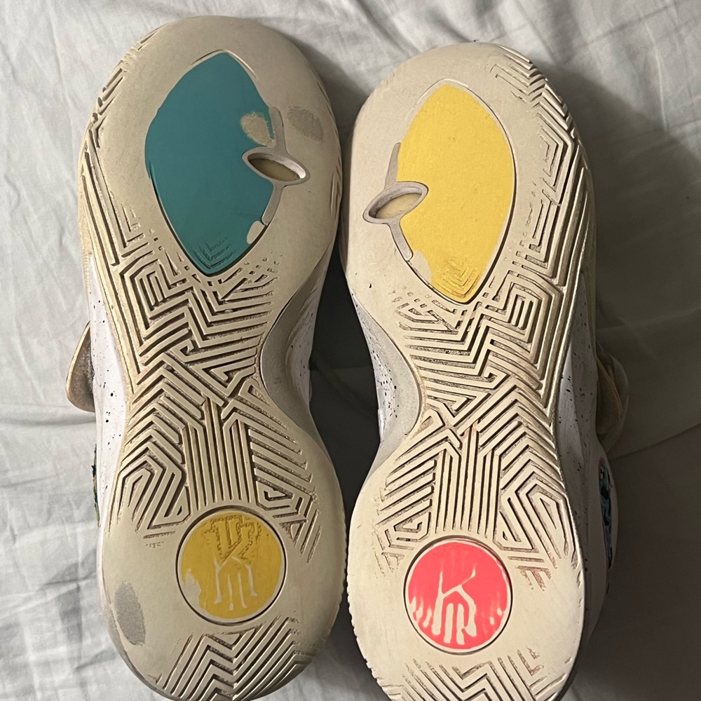 Kyrie Flytrap 3s - image 6